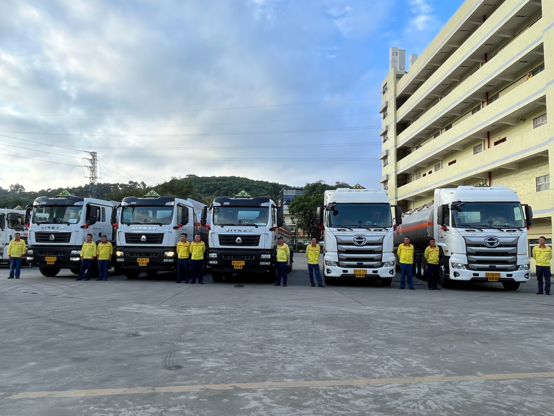 運輸事業(yè)部新車出車